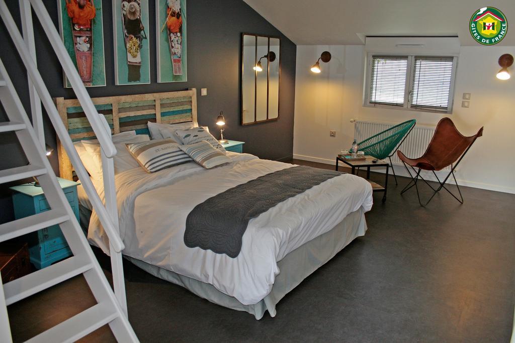 Le Clos Du Miroir Courset Bilik gambar