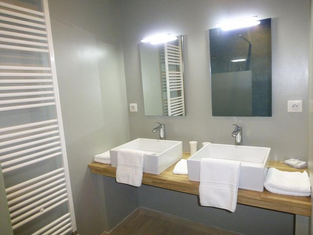 Le Clos Du Miroir Courset Bilik gambar
