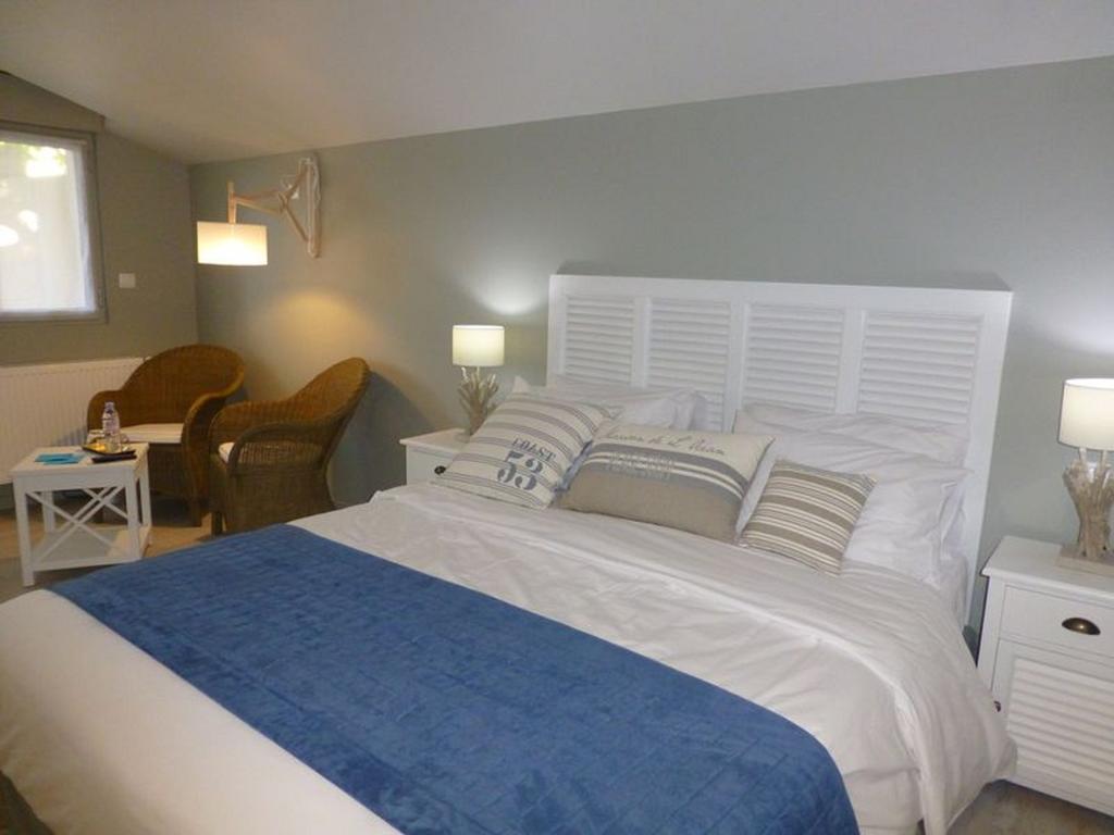 Le Clos Du Miroir Courset Bilik gambar